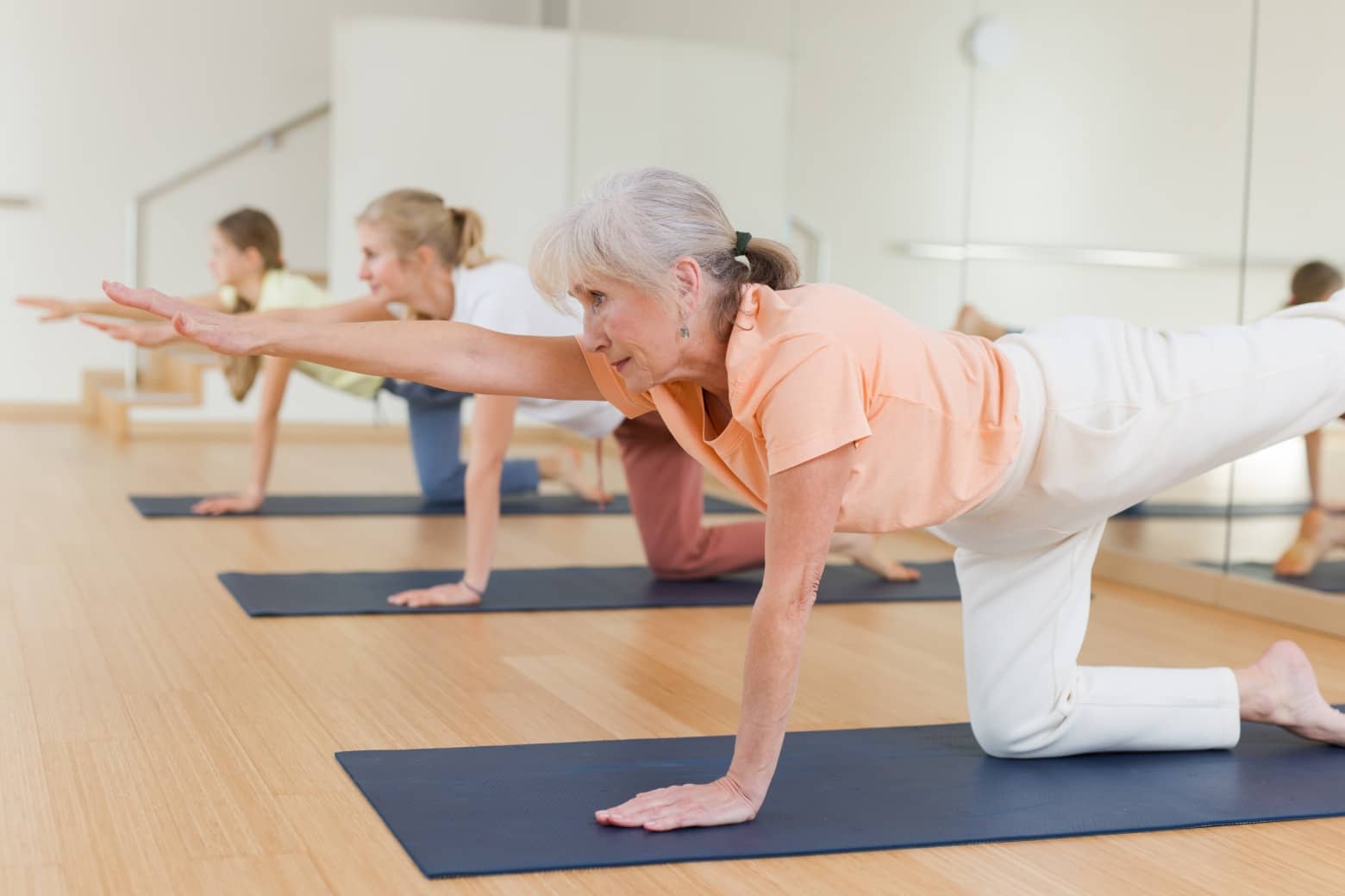 NUNETH Chaise de Posture avec Ballon D'équilibre pour Le Yoga et Soutien du Dos, Chaise d'exercice de Thérapie Physique pour Enseignant, Étudiant