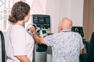 Kine pour seniors pourquoi quand consulter | Institut de Kinésithérapie | Paris et Ile-de-France